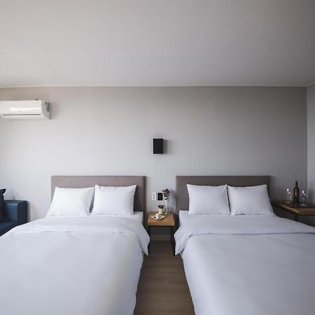 Sallys Jeju Hotel Екстер'єр фото