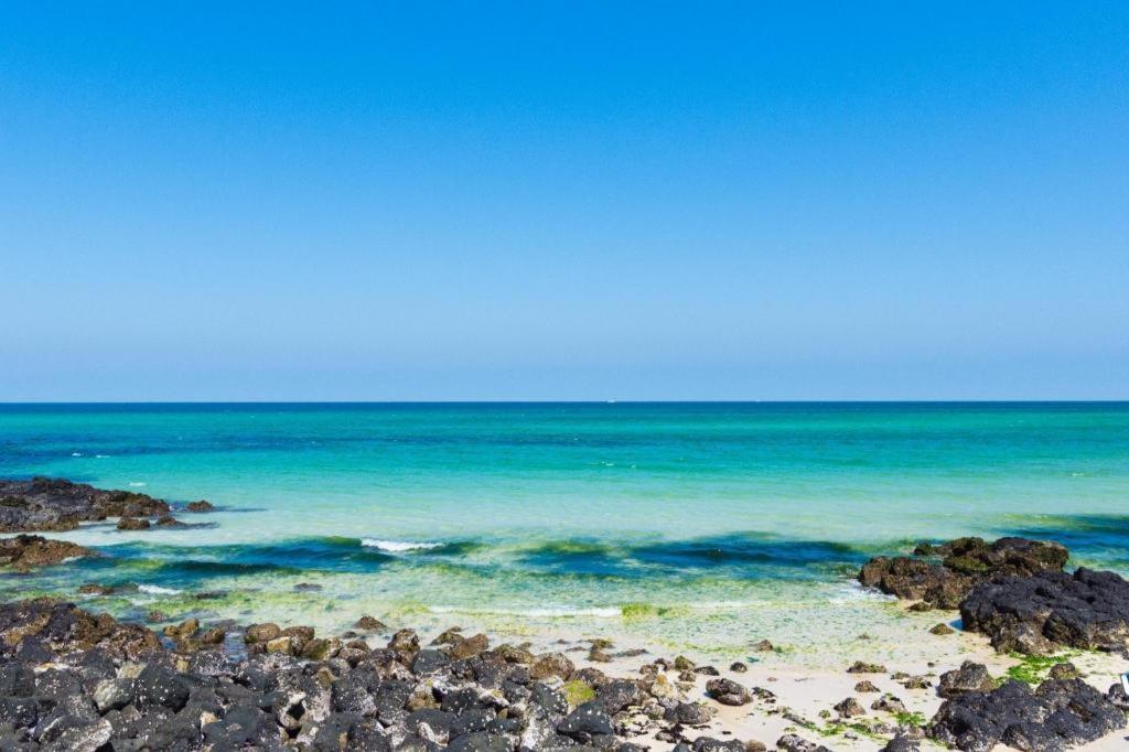 Sallys Jeju Hotel Екстер'єр фото