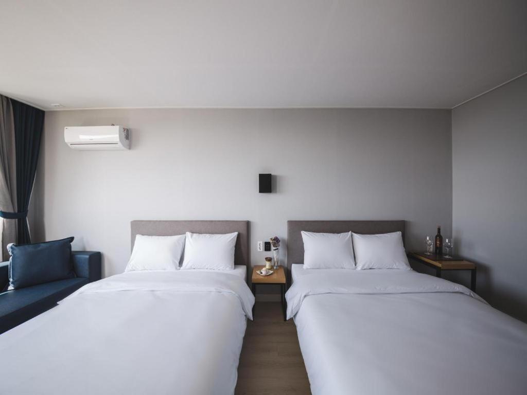 Sallys Jeju Hotel Екстер'єр фото