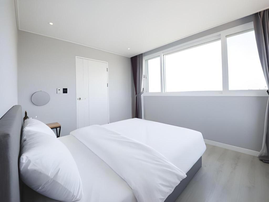 Sallys Jeju Hotel Екстер'єр фото