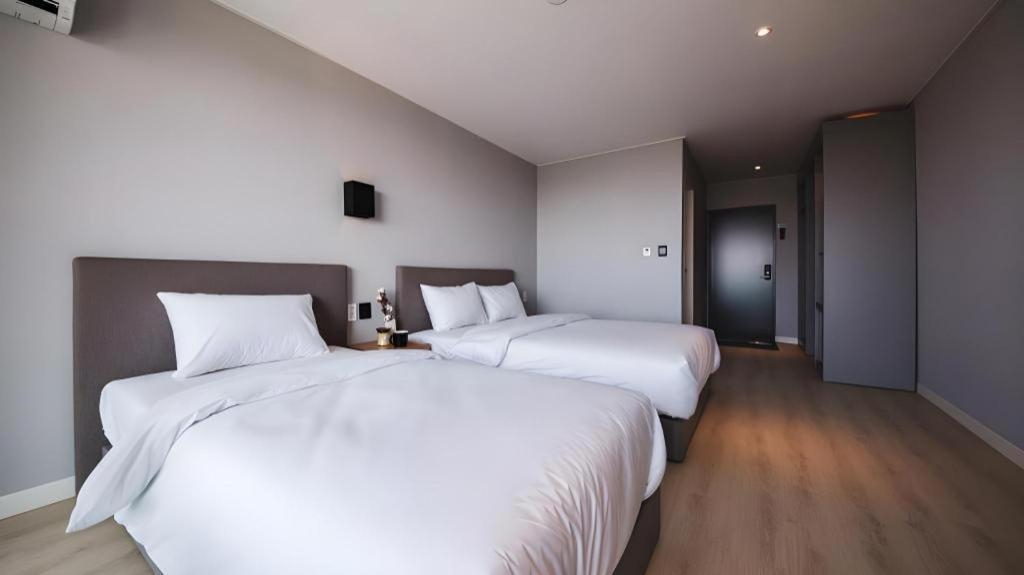 Sallys Jeju Hotel Екстер'єр фото