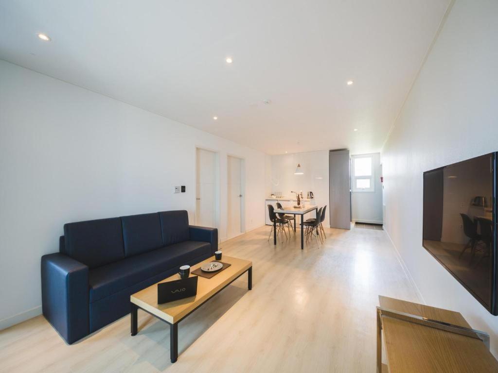 Sallys Jeju Hotel Екстер'єр фото