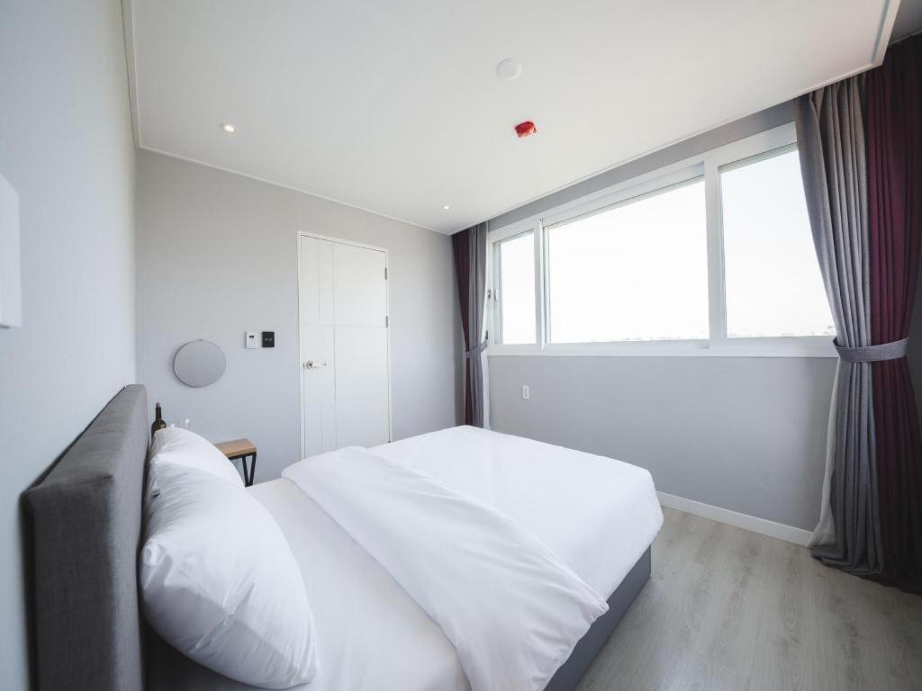 Sallys Jeju Hotel Екстер'єр фото