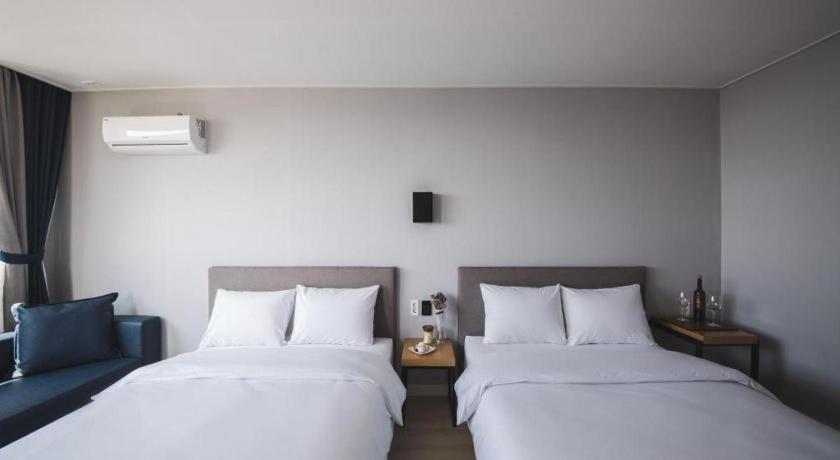 Sallys Jeju Hotel Екстер'єр фото