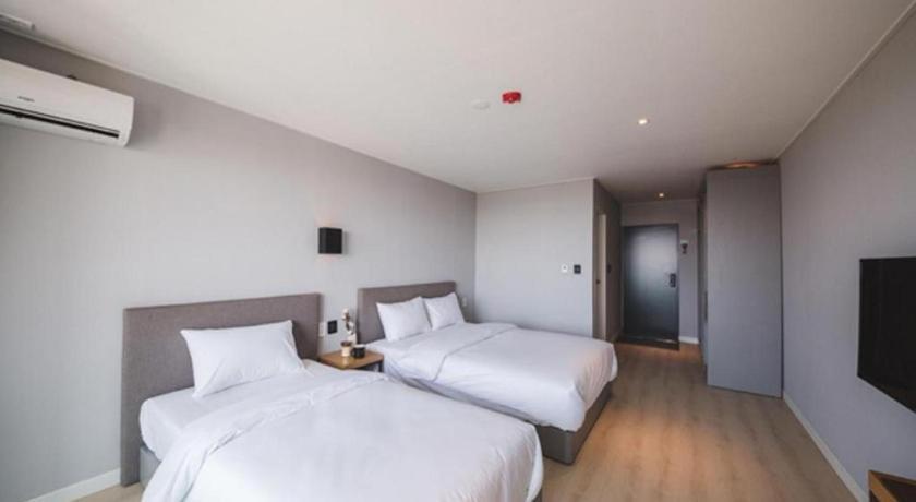 Sallys Jeju Hotel Екстер'єр фото